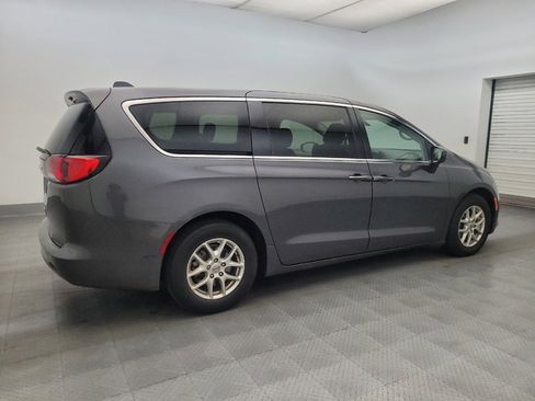 Used 2022 Chrysler Voyager LX FWD image 10