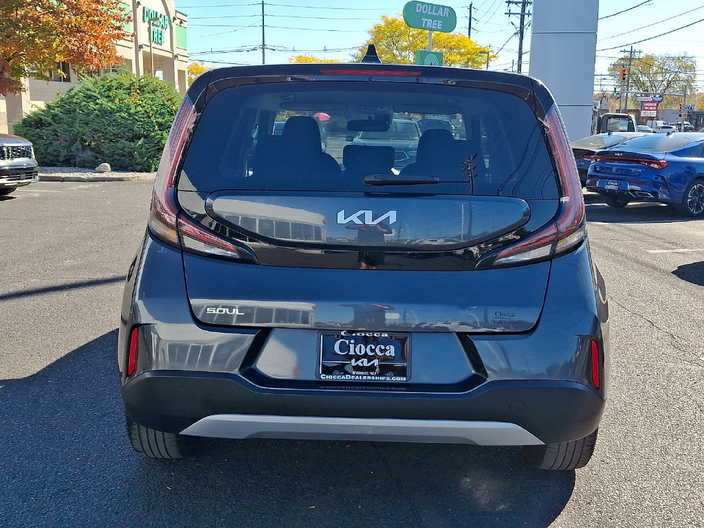 Used 2023 Kia Soul LX FWD image 9