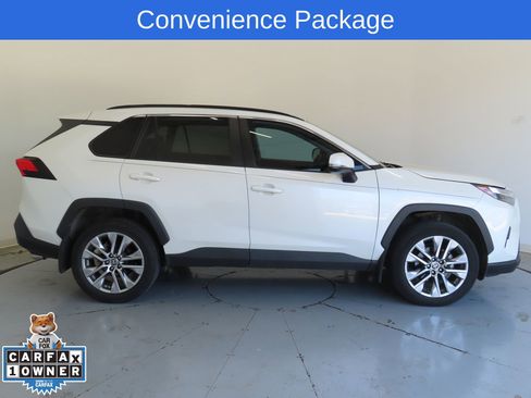 Used 2022 Toyota RAV4 XLE Premium image 2