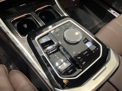 Used 2025 BMW i7 xDrive60 w/ Executive Package image 15