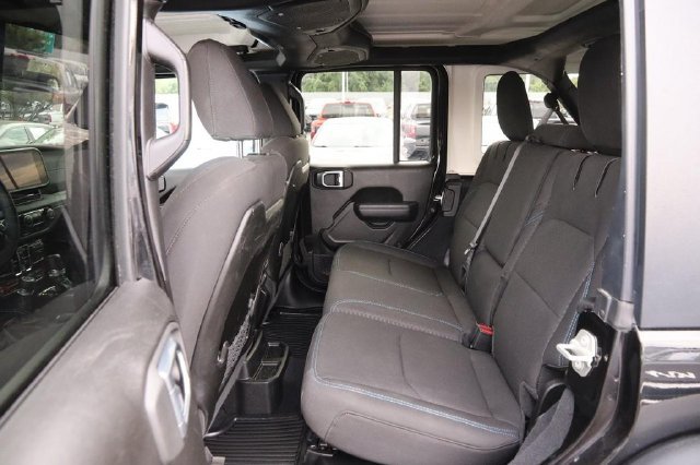 Used 2024 Jeep Wrangler Unlimited Rubicon 4xe AWD/4WD image 9