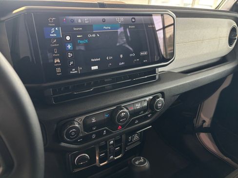 Used 2025 Jeep Wrangler Sport S image 21