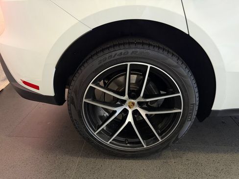 Certified 2026 Porsche Macan AWD/4WD image 12