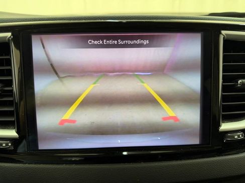 Used 2022 Chrysler Pacifica Touring-L FWD image 26