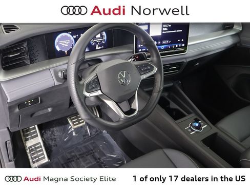 Used 2025 Volkswagen Tiguan SE R-Line AWD/4WD image 2