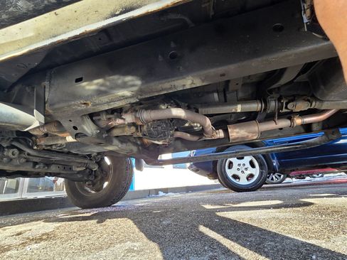 Used 2004 Toyota Tundra Limited w/ Towing Pkg image 11