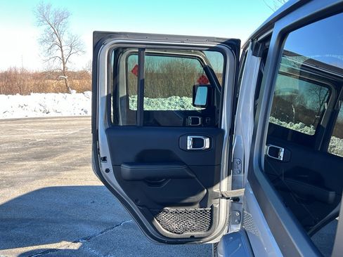 Used 2020 Jeep Wrangler Unlimited Sahara w/ Cold Weather Group image 37