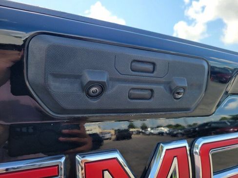 Used 2024 GMC Sierra 2500 Denali w/ Denali Reserve Package AWD/4WD image 7