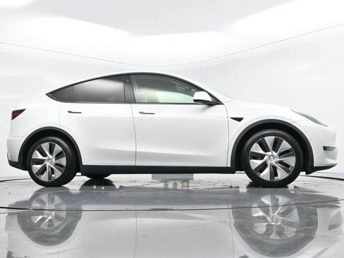 Used 2021 Tesla Model Y Long Range image 40