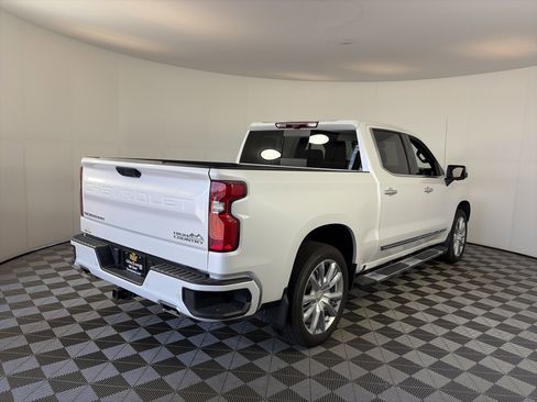 Certified 2024 Chevrolet Silverado 1500 High Country w/ High Country Premium Package AWD/4WD image 10