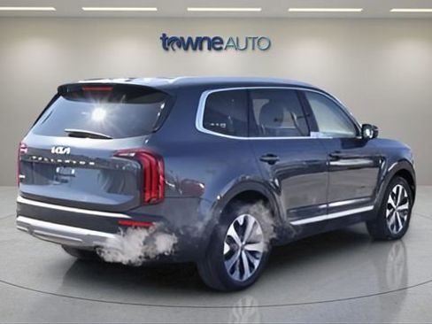 Used 2022 Kia Telluride EX w/ EX Premium Package image 5