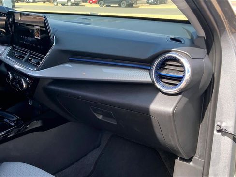 Used 2025 Chevrolet Trax LT w/ LT Convenience Package image 19