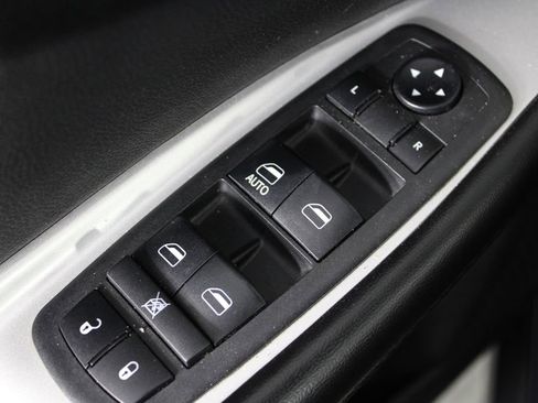 Used 2018 Dodge Journey SE image 19