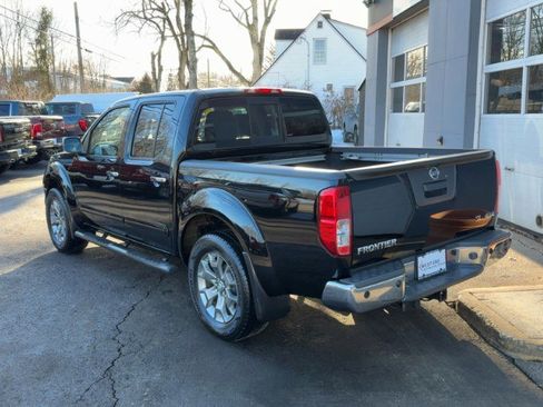 Used 2018 Nissan Frontier SL image 5