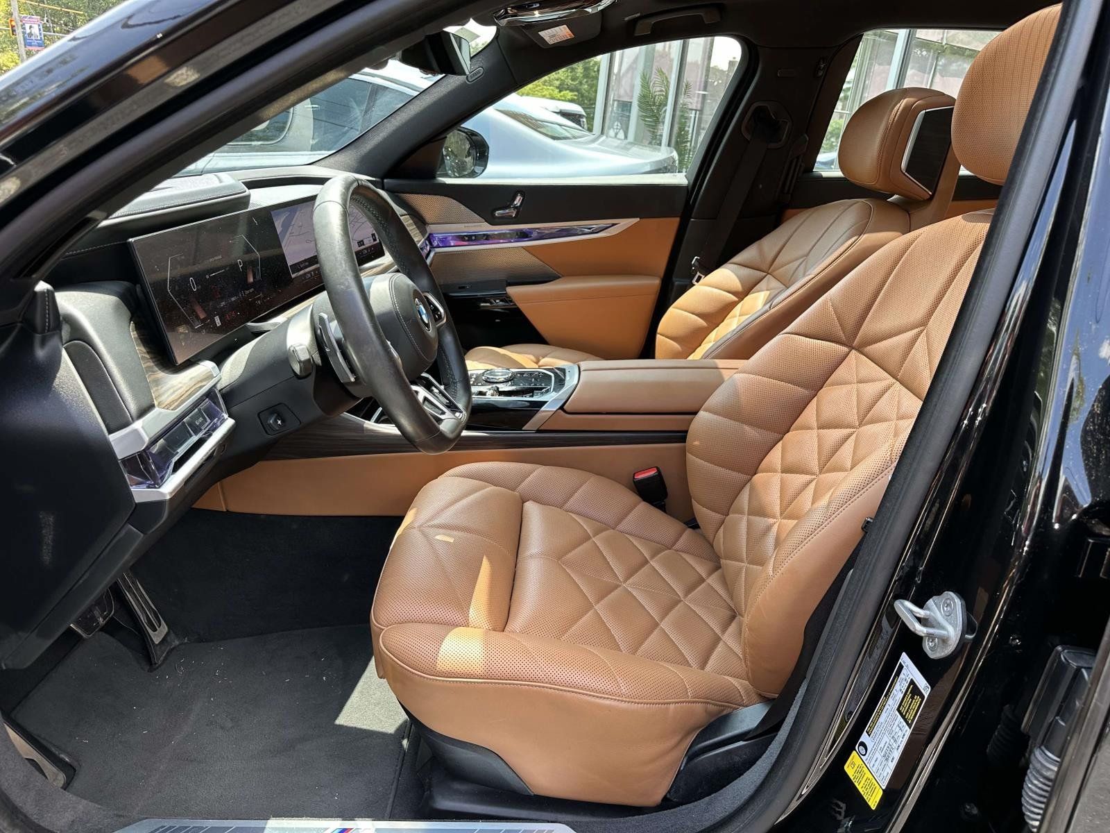 Used 2023 BMW 740i w/ Parking Assistance Package RWD image 12
