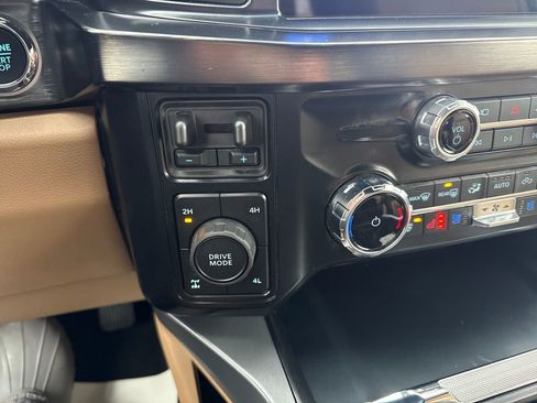 Used 2025 Ford F250 Lariat w/ Chrome Package image 46