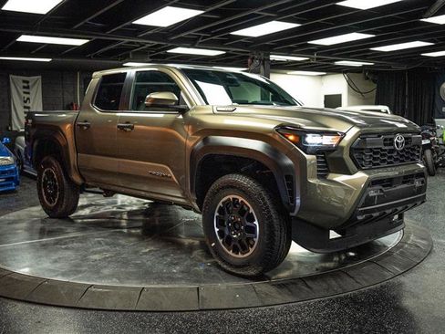 Used 2025 Toyota Tacoma TRD Off-Road w/ TRD Off Road Upgrade Package image 5