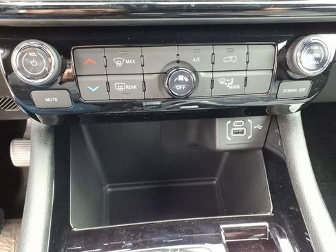 New 2026 Jeep Compass Latitude image 17