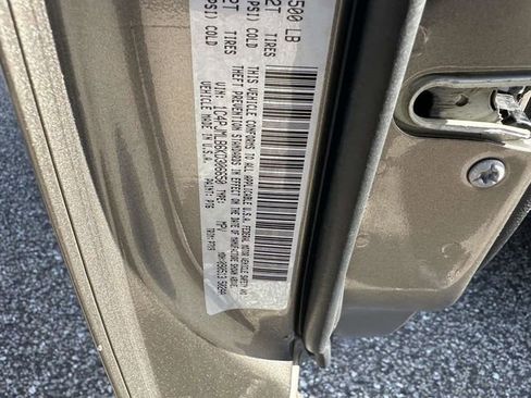 Used 2019 Jeep Cherokee Latitude Plus w/ Comfort/Convenience Group image 31