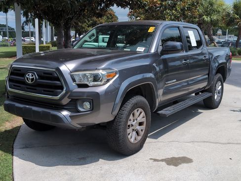 Used 2017 Toyota Tacoma SR5 w/ Tow Package AWD/4WD image 5