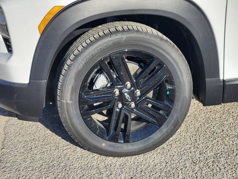 New 2026 Chevrolet TrailBlazer LT w/ Midnight Edition FWD image 8