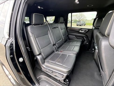 Used 2024 Chevrolet Suburban Premier AWD/4WD image 37