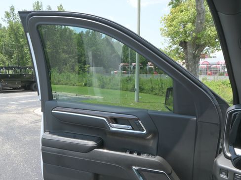 Used 2023 Chevrolet Silverado 1500 LT Trail Boss AWD/4WD image 25