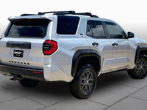 Used 2025 Toyota 4Runner SR5 AWD/4WD image 13