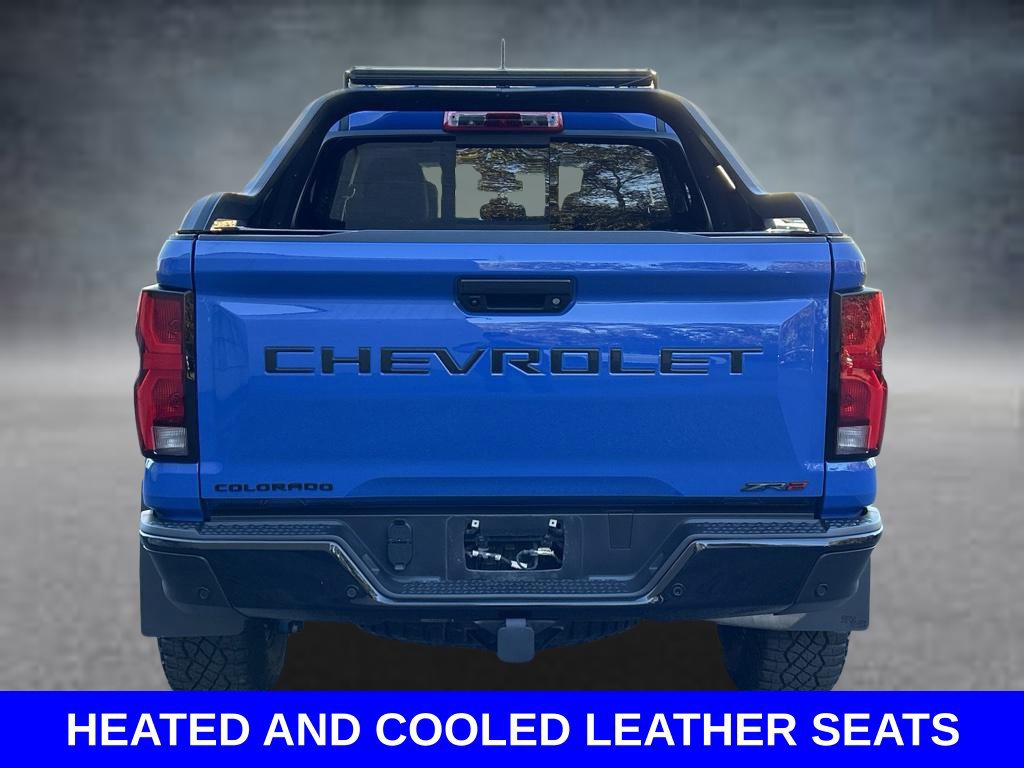 Used 2025 Chevrolet Colorado ZR2 w/ Midnight Edition AWD/4WD image 4