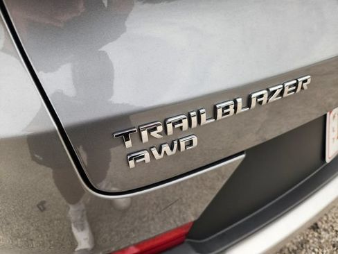 Used 2025 Chevrolet TrailBlazer LT AWD/4WD image 7