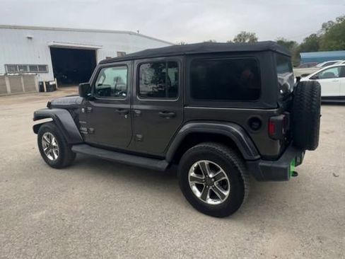 Used 2018 Jeep Wrangler Unlimited Sahara AWD/4WD image 6