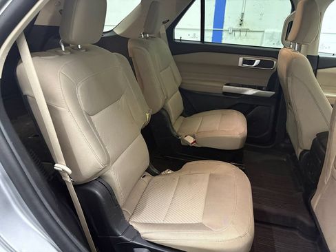 Used 2023 Ford Explorer XLT AWD/4WD image 17
