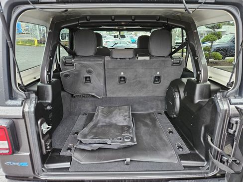Used 2023 Jeep Wrangler Unlimited image 12