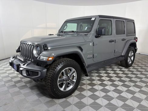 Used 2018 Jeep Wrangler Unlimited Sahara w/ Cold Weather Group AWD/4WD image 3