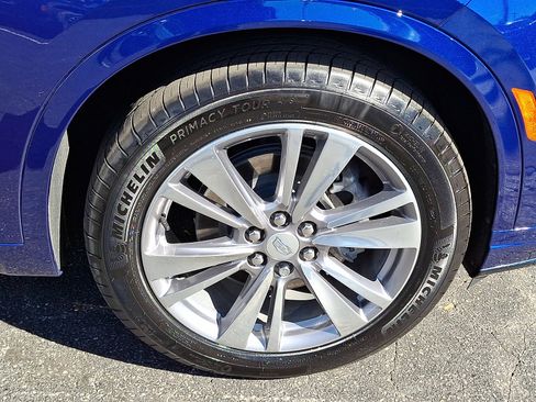 Used 2025 Cadillac XT6 Premium Luxury image 9