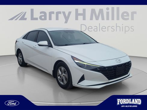 Used 2022 Hyundai Elantra SE FWD image 7