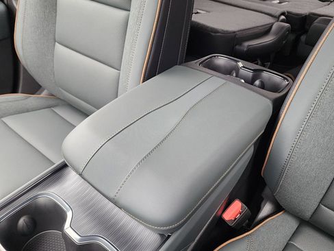 New 2026 GMC Acadia AT4 w/ Luxury Package AWD/4WD image 34