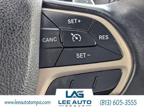 Used 2017 Jeep Grand Cherokee Laredo w/ Quick Order Package 2BE image 25