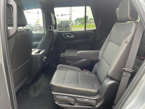 Used 2024 GMC Yukon SLT w/ SLT Luxury Package AWD/4WD image 28