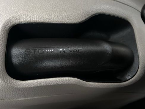 Used 2020 Chrysler Pacifica Limited image 23