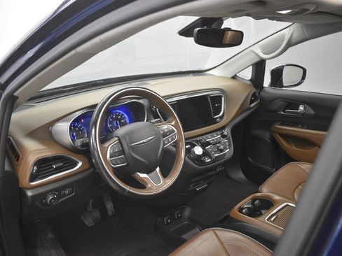 Used 2017 Chrysler Pacifica Limited image 30