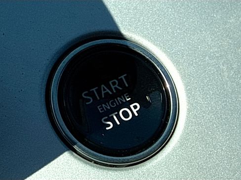 New 2026 Land Rover Range Rover SE image 37