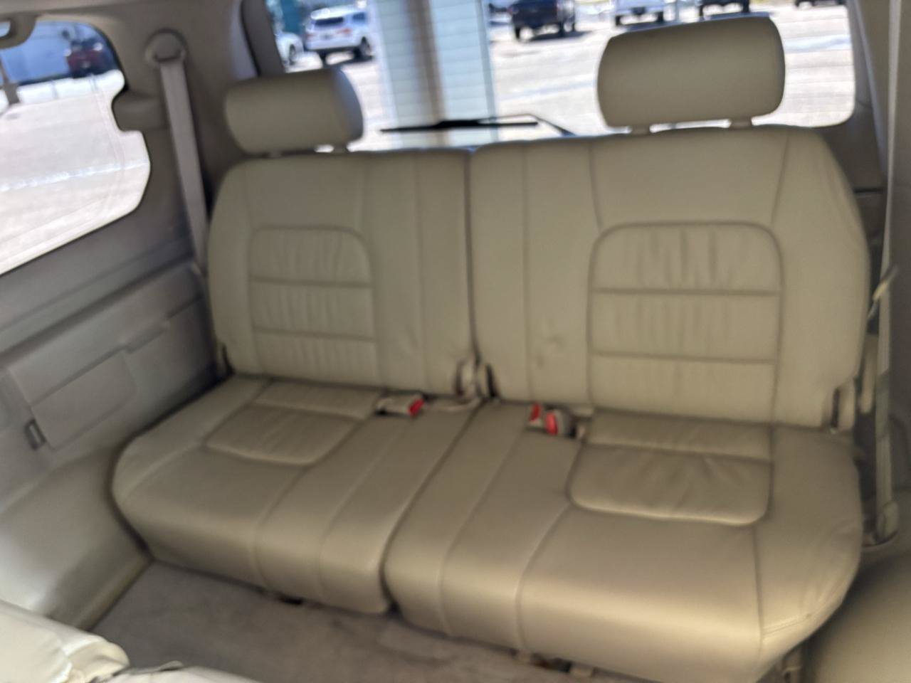 Used 2004 Lexus LX 470 4WD w/ Preferred Accessory Pkg image 29