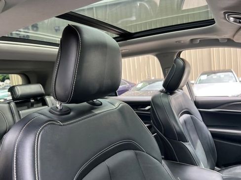 Used 2022 Jeep Grand Cherokee Limited image 40