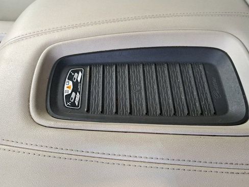 Used 2018 Cadillac Escalade Luxury image 22