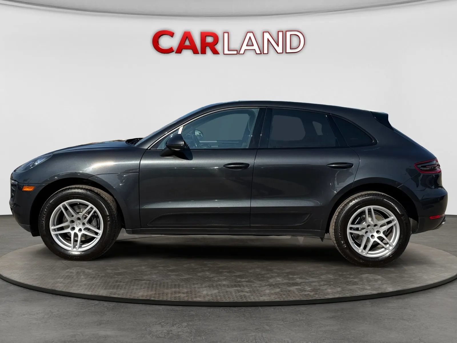 Used 2017 Porsche Macan AWD/4WD image 2