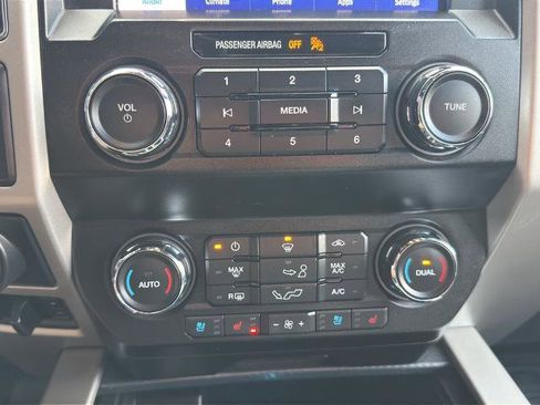 Certified 2020 Ford F150 Lariat image 32