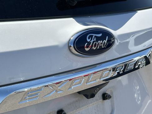 Used 2017 Ford Explorer Limited FWD image 10