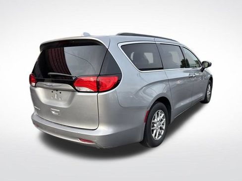 Used 2020 Chrysler Voyager Lxi FWD image 7