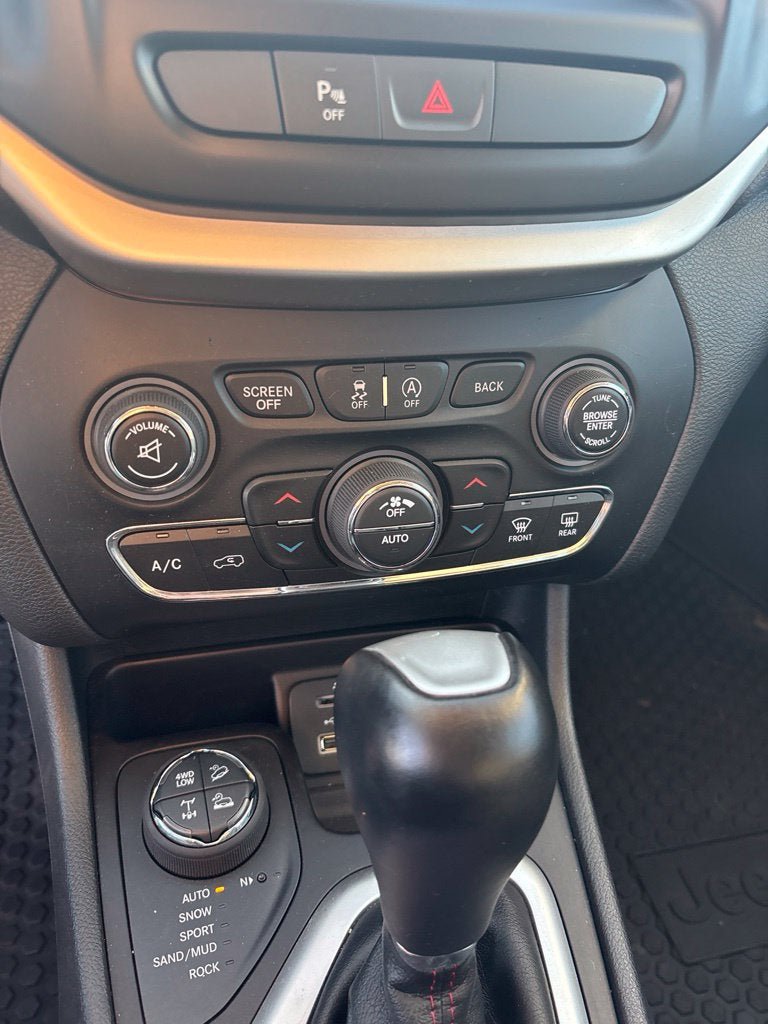 Used 2018 Jeep Cherokee Trailhawk w/ Quick Order Package 27L AWD/4WD image 20